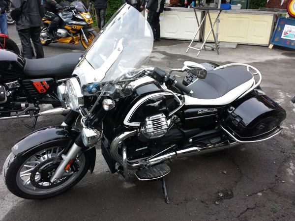Moto Guzzi California 1400 cruiser: signature transverse 90-degree V-twin engine and classic Italian cruiser styling