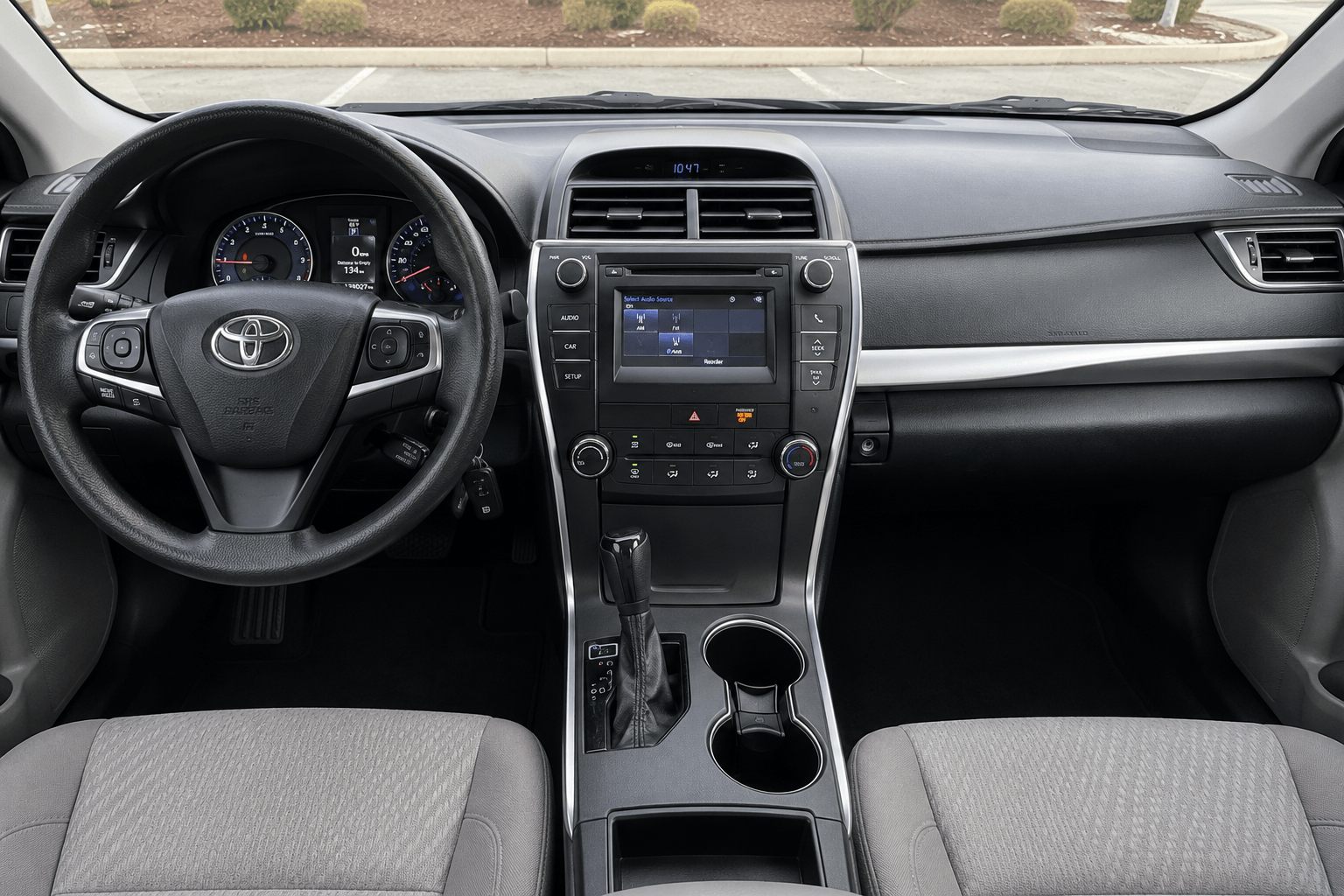 Example photo: dashboard of a 2017 Toyota Camry with no warning lights, photographed for online title loan review
